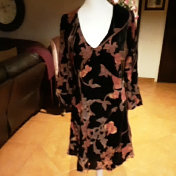 Elegant Floral Midi Dress - Picture 2 of 10